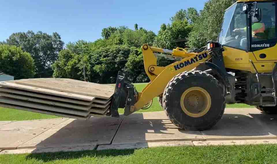 Construction Site Mats and Crane Mats Applications for Heavy Equipment Access